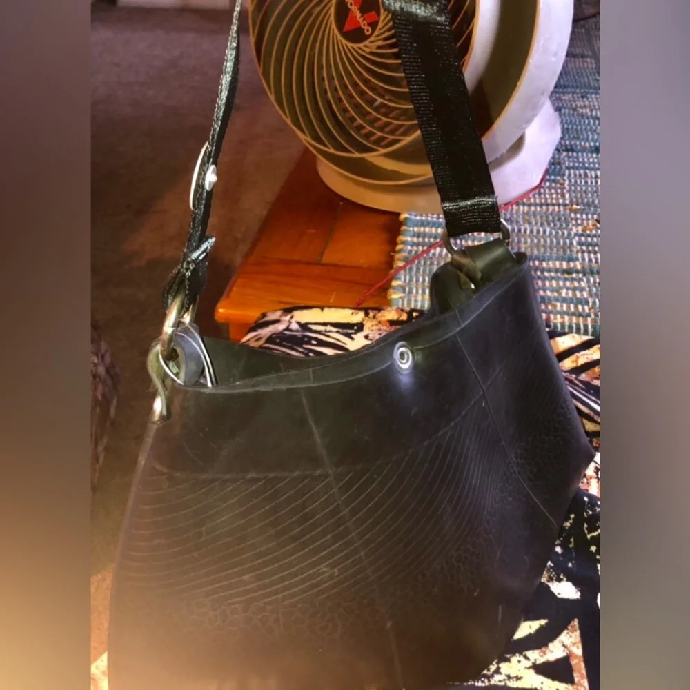 New English Retreads Cruiser Recycled Rubber Black Shoulder Purse Bag Y2K